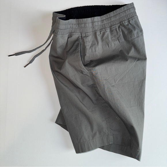 Lululemon Men’s Size Small Athletic Shorts Sage Gray Lightweight Elastic Waist - Picture 3 of 8